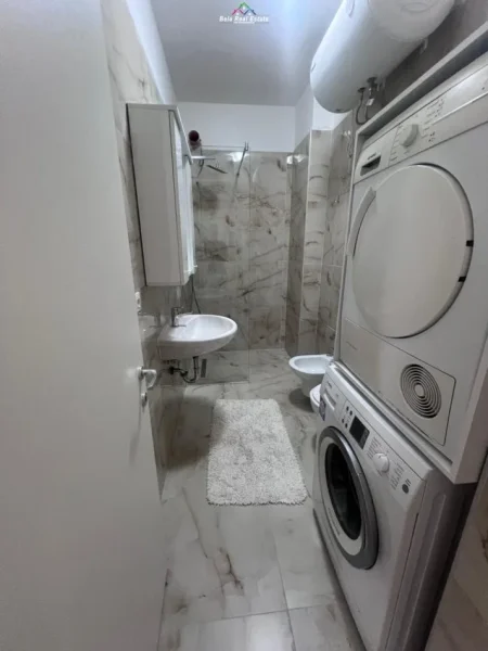 Tirane, jepet me qera apartament 1+1+Ballkon Kati 6, 75 m² 600 € (SELVIA)