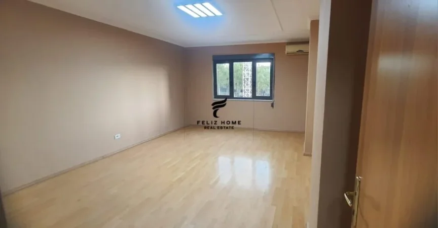 Tirane, jepet me qera zyre Kati 3, 160 m² 1.100 € (QENDER)