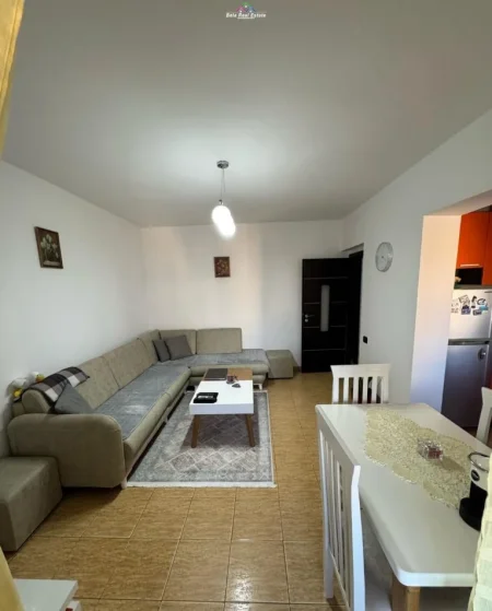 Tirane, shes apartament 1+1+Ballkon Kati 4, 61 m² 103.000 € (ali demi)