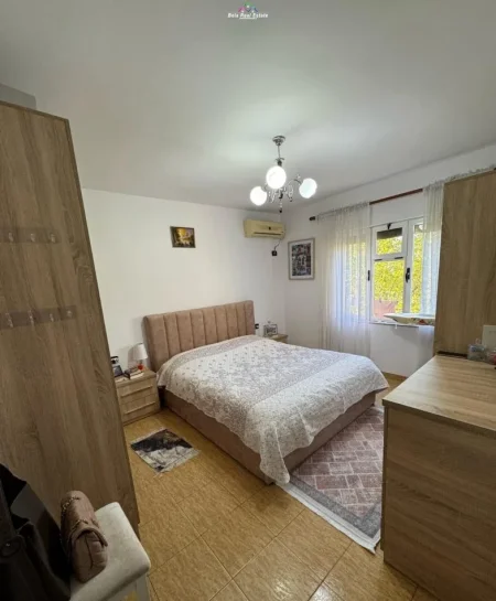 Tirane, shes apartament 1+1+Ballkon Kati 4, 61 m² 103.000 € (ali demi)