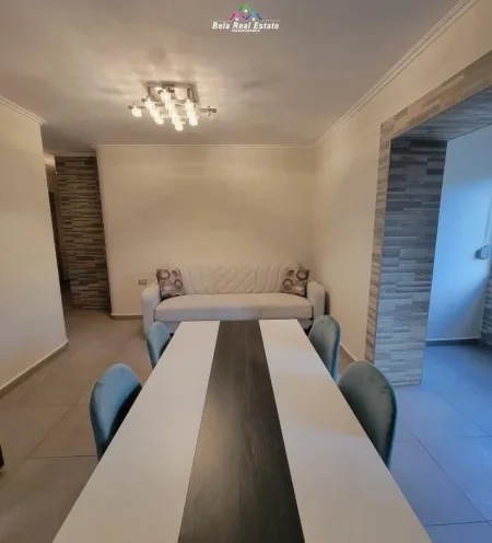 Tirane, jepet me qera apartament 1+1+Ballkon Kati 3, 60 m² 500 € (brryli)