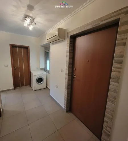 Tirane, jepet me qera apartament 1+1+Ballkon Kati 3, 60 m² 500 € (brryli)