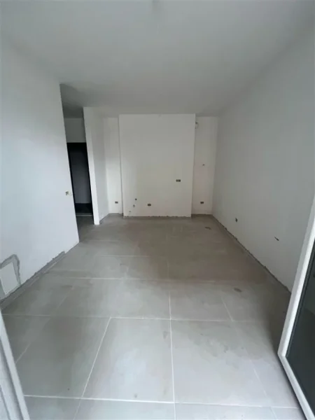 Tirane, jepet me qera apartament 1+1 Kati 3, 53 m² 650 € (Univers City)