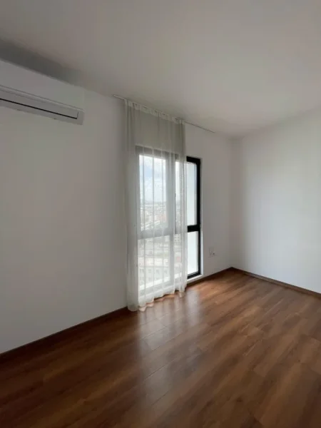 Tirane, jepet me qera ambjent biznesi Kati 11, 30 m² 350 € 