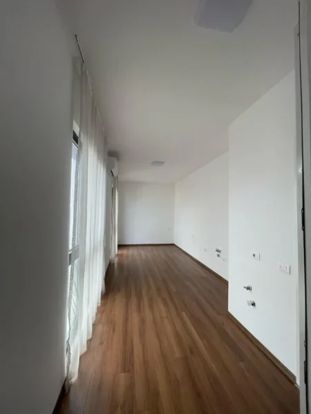 Tirane, jepet me qera ambjent biznesi Kati 11, 30 m² 350 € 
