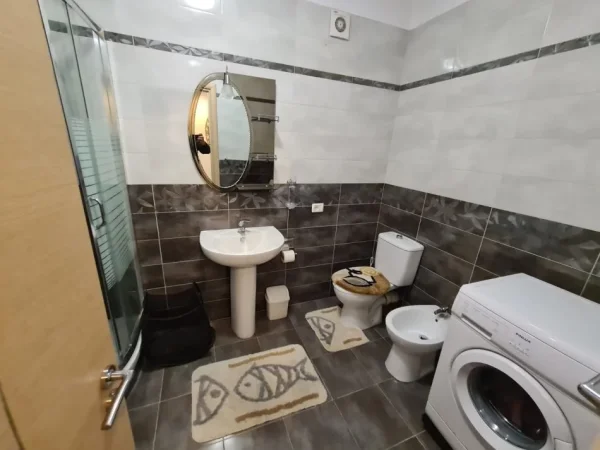 Tirane, jepet me qera apartament 1+1+Ballkon Kati 3, 70 m² 500 € (Rruga Don Bosko)