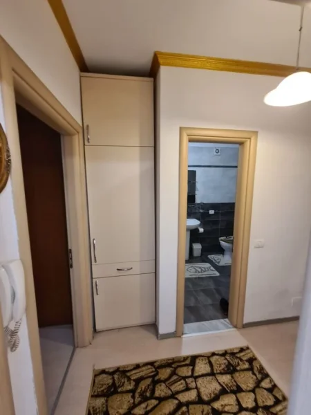 Tirane, jepet me qera apartament 1+1+Ballkon Kati 3, 70 m² 500 € (Rruga Don Bosko)