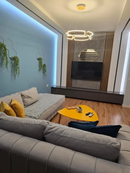 Tirane, jepet me qera apartament 2+1+Ballkon Kati 3, 96 m² 700€ (Rruga e Dibraneve Liqeni i Thate)