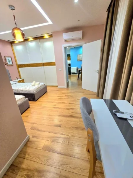 Tirane, jepet me qera apartament 2+1+Ballkon Kati 3, 96 m² 700€ (Rruga e Dibraneve Liqeni i Thate)