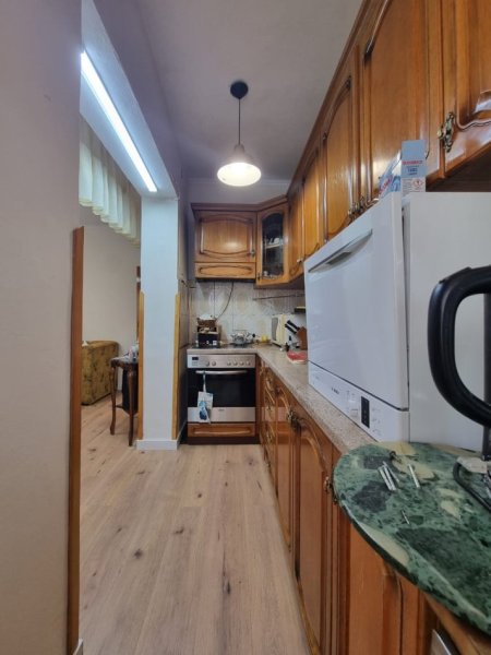 Tirane, jepet me qera apartament 2+1 Kati 5, 600 € (Rruga e Barrikadave)