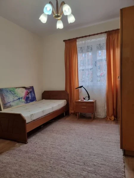 Tirane, jepet me qera apartament 2+1 Kati 5, 600 € (Rruga e Barrikadave)