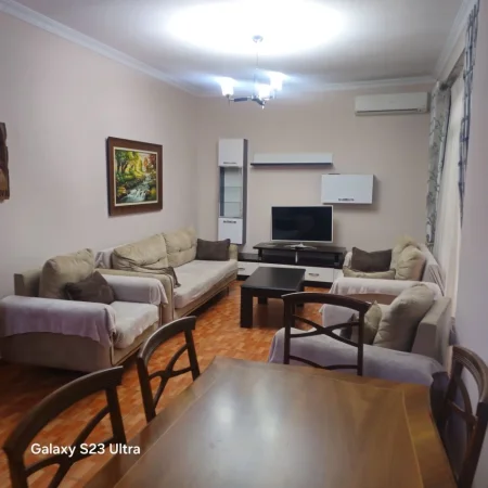 Tirane, shes 2+1+Ballkon , 111 m² 115.000 € (Fresku)