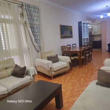 Tirane, shes 2+1+Ballkon , 111 m² 115.000 € (Fresku)