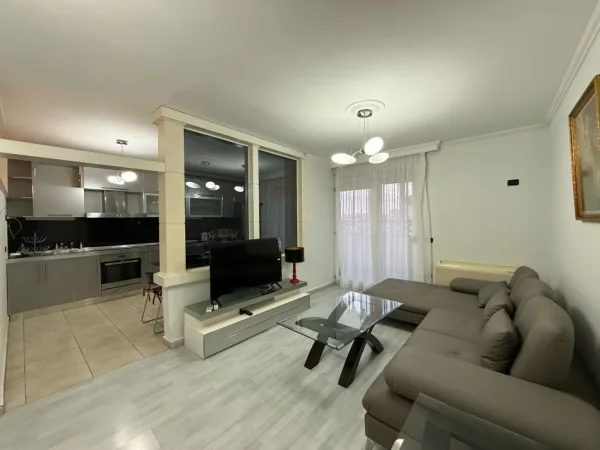 Tirane, jepet me qera apartament 2+1+Ballkon Kati 6, 104 m² 750 € (myslym shyri)