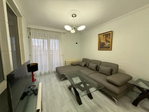 Tirane, jepet me qera apartament 2+1+Ballkon Kati 6, 104 m² 750 € (myslym shyri)
