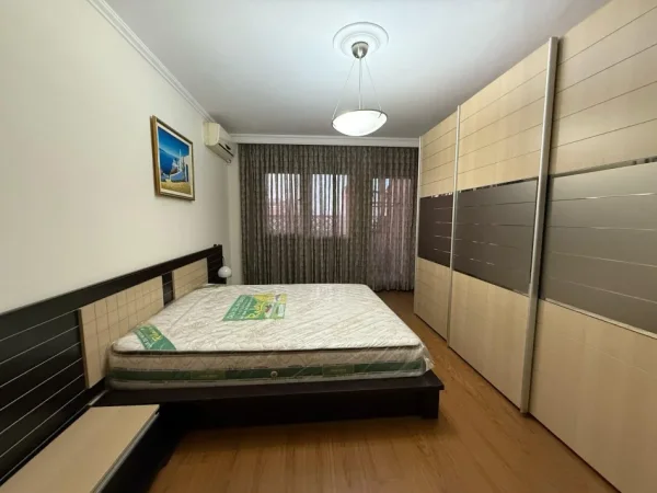 Tirane, jepet me qera apartament 2+1+Ballkon Kati 6, 104 m² 750 € (myslym shyri)