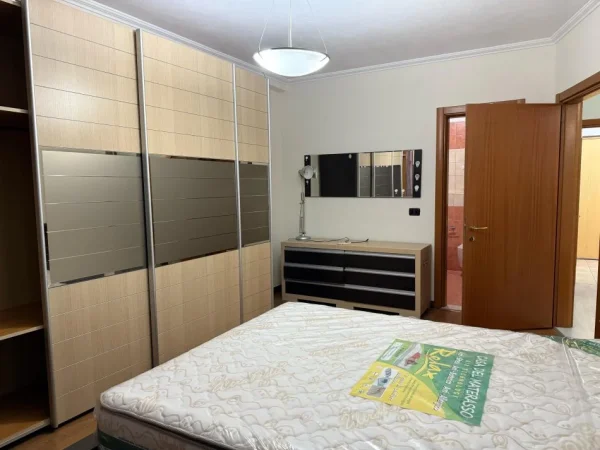 Tirane, jepet me qera apartament 2+1+Ballkon Kati 6, 104 m² 750 € (myslym shyri)