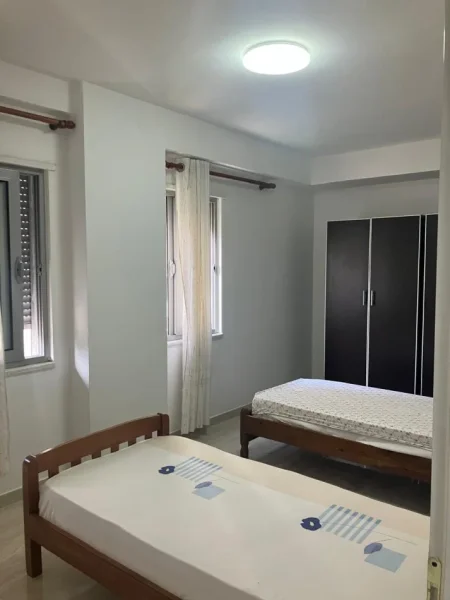 Jepet me Qera Apartament 2+1 ne Komunen e Parisit , Qeraja 600 Euro