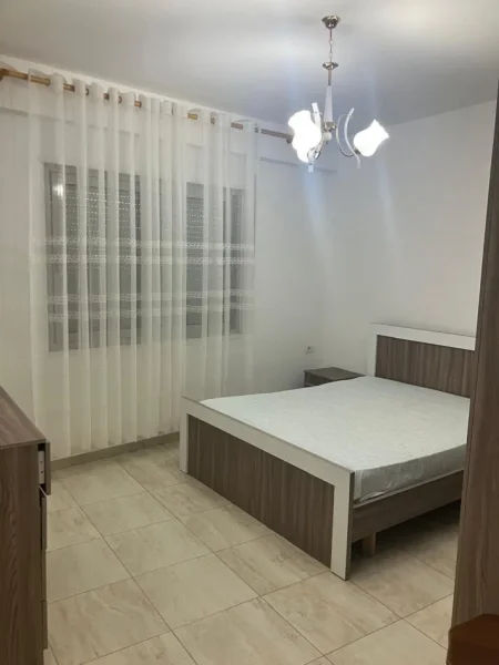 Jepet me Qera Apartament 2+1 ne Komunen e Parisit , Qeraja 600 Euro