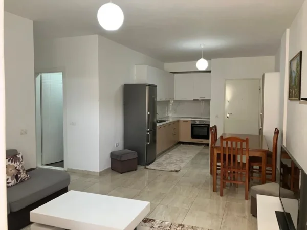Jepet me Qera Apartament 2+1 ne Komunen e Parisit , Qeraja 600 Euro