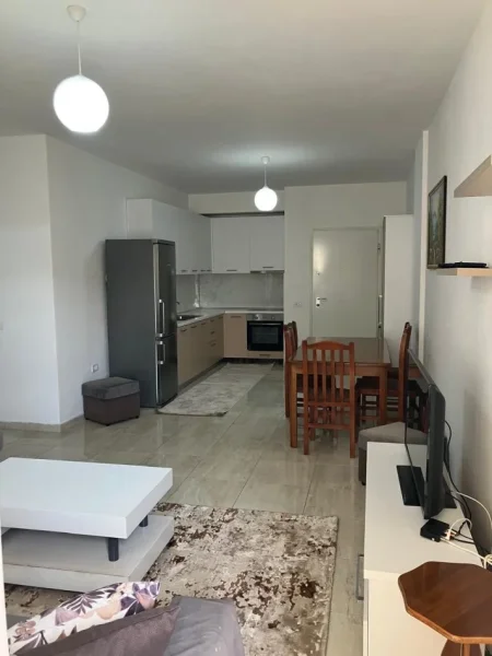 Jepet me Qera Apartament 2+1 ne Komunen e Parisit , Qeraja 600 Euro