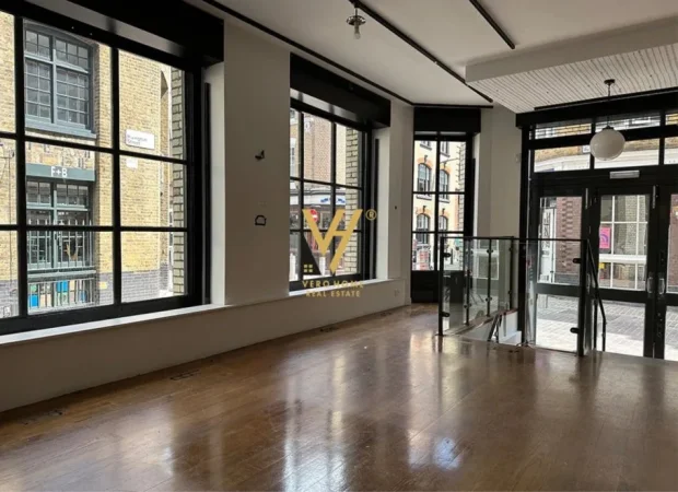 Tirane, jepet me qera ambjent biznesi Kati 1, 115 m² 2.000 € (BLLOKU)