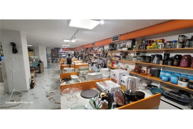 shitet , 268 m² 650.000 € (OFROHET NJESI PER SHITJE,RRUGA MYSLYM SHYRI.)