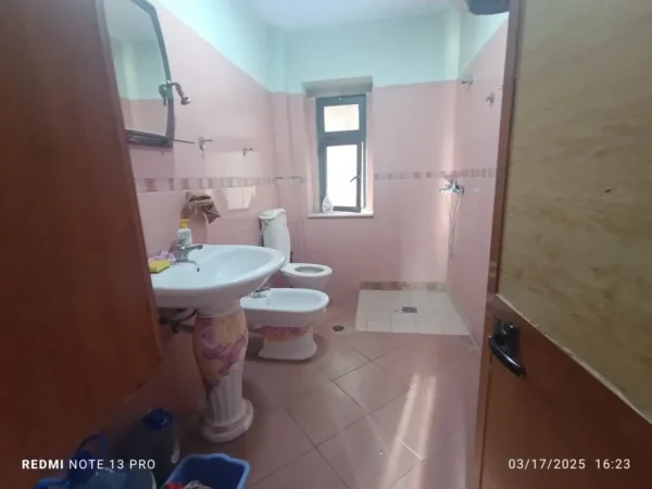 Tirane, jepet me qera apartament 3+1 Kati 3, 100 m² 450 € (Jepet me Qera Super Apartamenti 3+1 ne Xhamllik)