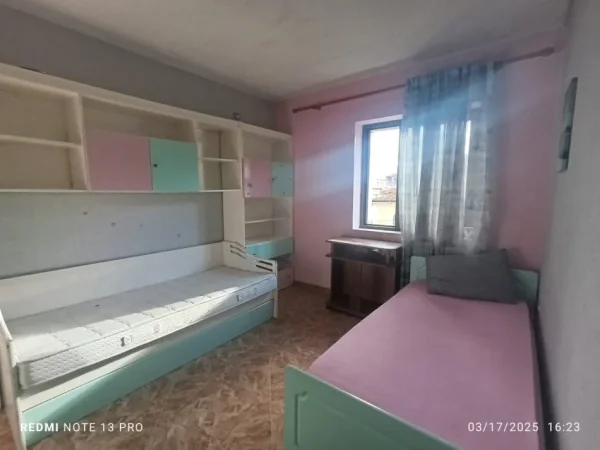 Tirane, jepet me qera apartament 3+1 Kati 3, 100 m² 450 € (Jepet me Qera Super Apartamenti 3+1 ne Xhamllik)