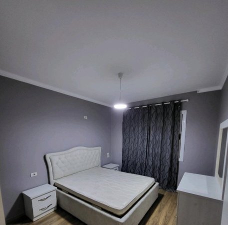 Tirane, jepet me qera apartament 1+1+Ballkon Kati 11, 75 m² 650 € (Komuna e Parisit)
