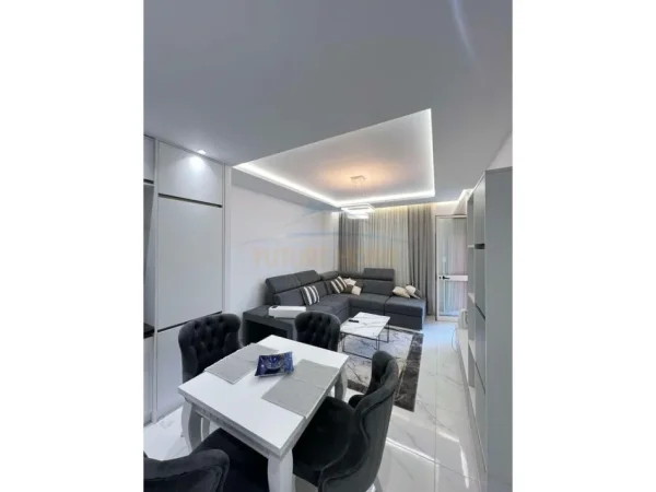 Tirane, jepet me qera apartament 1+1+Ballkon Kati 2, 63 m² 550 € (Unaza e Re)