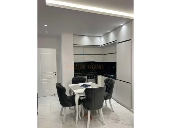 Tirane, jepet me qera apartament 1+1+Ballkon Kati 2, 63 m² 550 € (Unaza e Re)