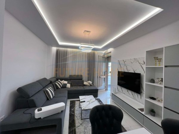 Tirane, jepet me qera apartament 1+1+Ballkon Kati 2, 63 m² 550 € (Unaza e Re)