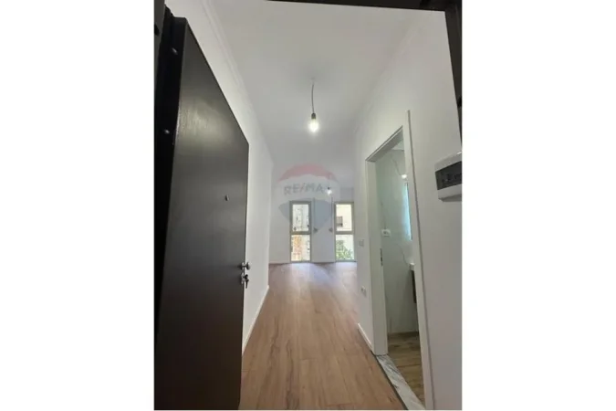 shitet , 43 m² 120.000 € (APARTAMENT 1+1 PER SHITJE TE MINE PEZA)