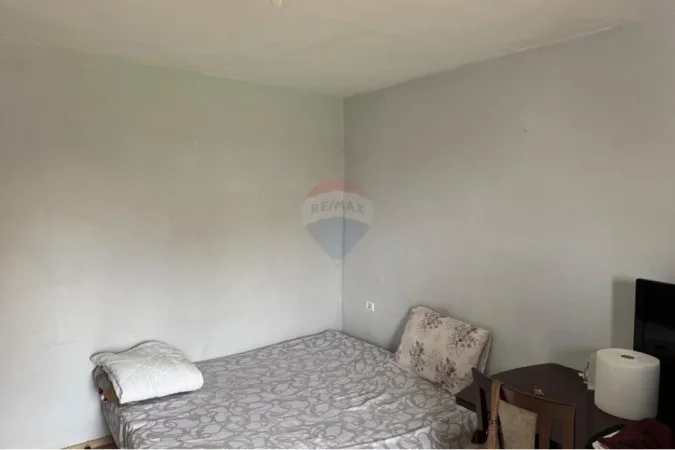 shitet , 60 m² 90.000 € (APARTAMENT 1+1 PER SHITJE NE LAPRAKE)