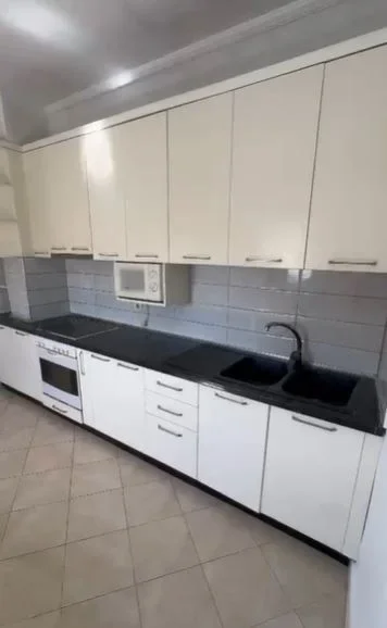 Tirane, jepet me qera apartament 1+1 Kati 2, 60 m² 300 € (ASTIR)