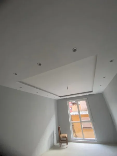 Tirane, jepet me qera dyqan Kati 1, 105 m² 550 € ( Jepet me Qera Ambient për Zyra tek 5 Maji.)