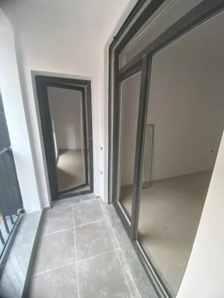 Tirane, jepet me qera dyqan Kati 1, 105 m² 550 € ( Jepet me Qera Ambient për Zyra tek 5 Maji.)