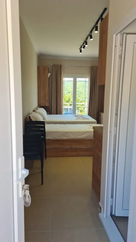 Jepen me qera ditore Apartamente + Vile druri 2 kateshe (Gjiri lalzit)