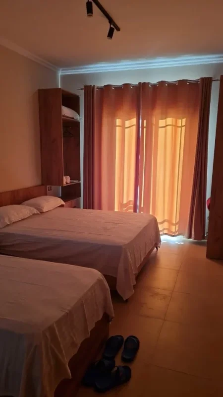 Jepen me qera ditore Apartamente + Vile druri 2 kateshe (Gjiri lalzit)