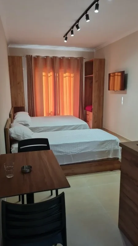 Jepen me qera ditore Apartamente + Vile druri 2 kateshe (Gjiri lalzit)