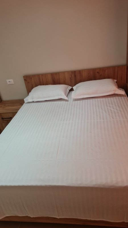 Jepen me qera ditore Apartamente + Vile druri 2 kateshe (Gjiri lalzit)