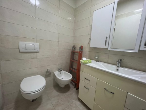 Tirane, jepet me qera apartament 2+1+Aneks+Ballkon Kati 2, 75 m² 500 € (Rruga Siri Kodra)