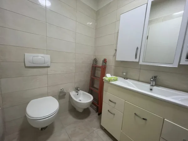 Tirane, jepet me qera apartament 2+1+Aneks+Ballkon Kati 2, 75 m² 500 € (Rruga Siri Kodra)