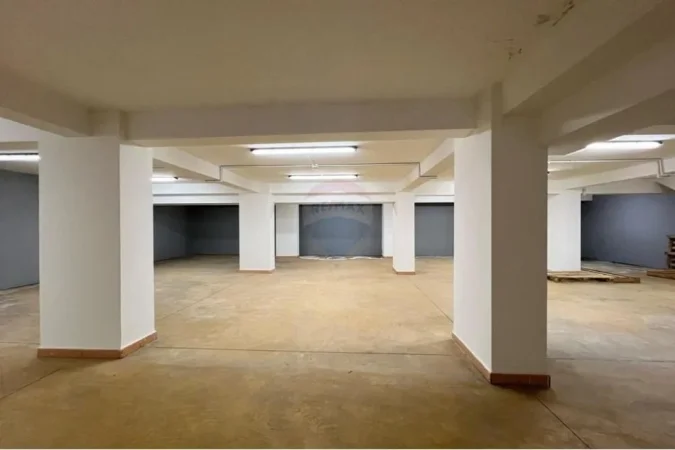 Tirane, shes ambjent biznesi Kati 0, 386 m² 350.000 € (AMBIENT PER SHITJE TEK RRUGA RIZA CEROVA!)