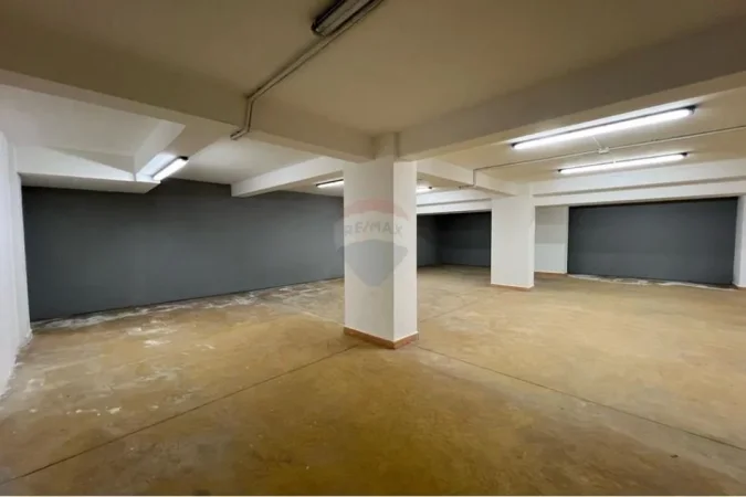 Tirane, shes ambjent biznesi Kati 0, 386 m² 350.000 € (AMBIENT PER SHITJE TEK RRUGA RIZA CEROVA!)