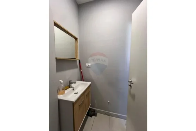 Tirane, shes ambjent biznesi Kati 0, 386 m² 350.000 € (AMBIENT PER SHITJE TEK RRUGA RIZA CEROVA!)