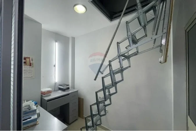 Tirane, shes ambjent biznesi Kati 0, 36 m² 72.000 € (SHITET AMBJENT KOMERCIAL TE RR. RIZA CEROVA!)