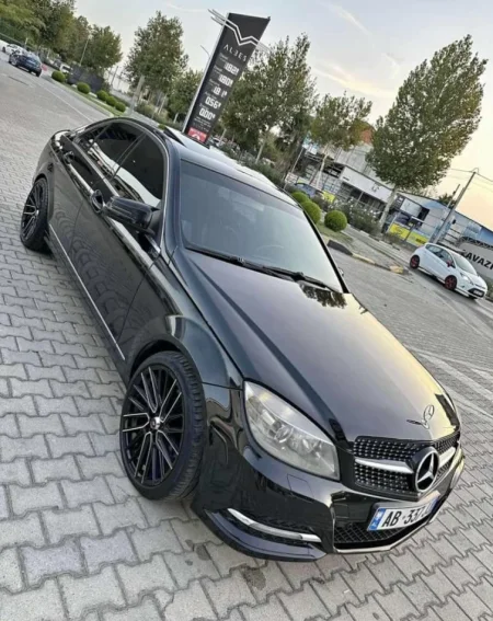 Tirane, shitet makine Mercedez-Benc Benzin+Gaz, e zeze automatik Kondicioner 6.000 €