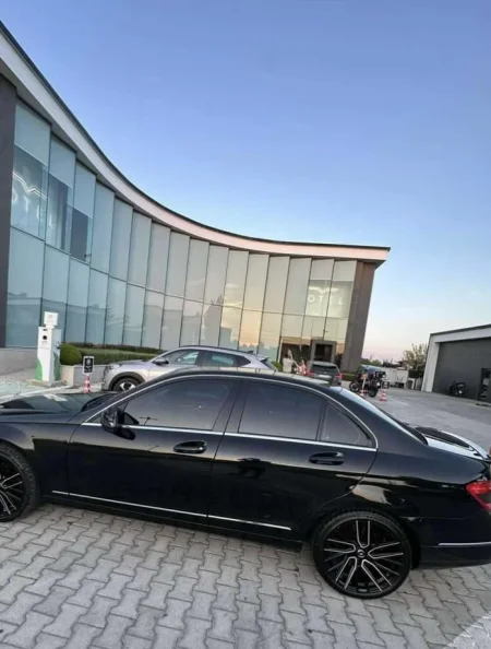 Tirane, shitet makine Mercedez-Benc Benzin+Gaz, e zeze automatik Kondicioner 6.000 €